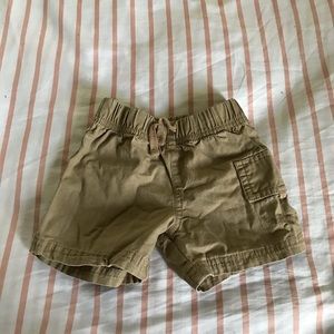 Carter’s baby shorts 💗